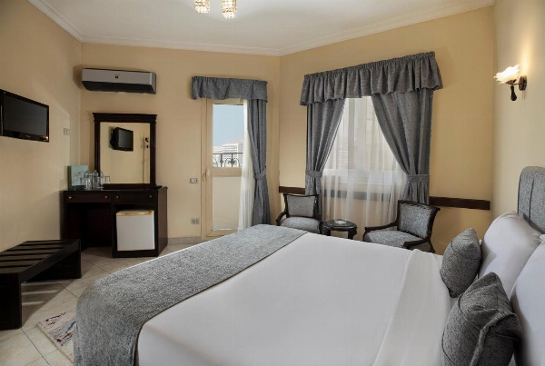 Holidays Express Hotel image 3